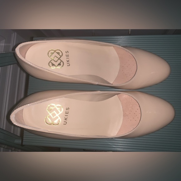 Ukies Size 6.5 High Heel Pumps - Picture 3 of 7